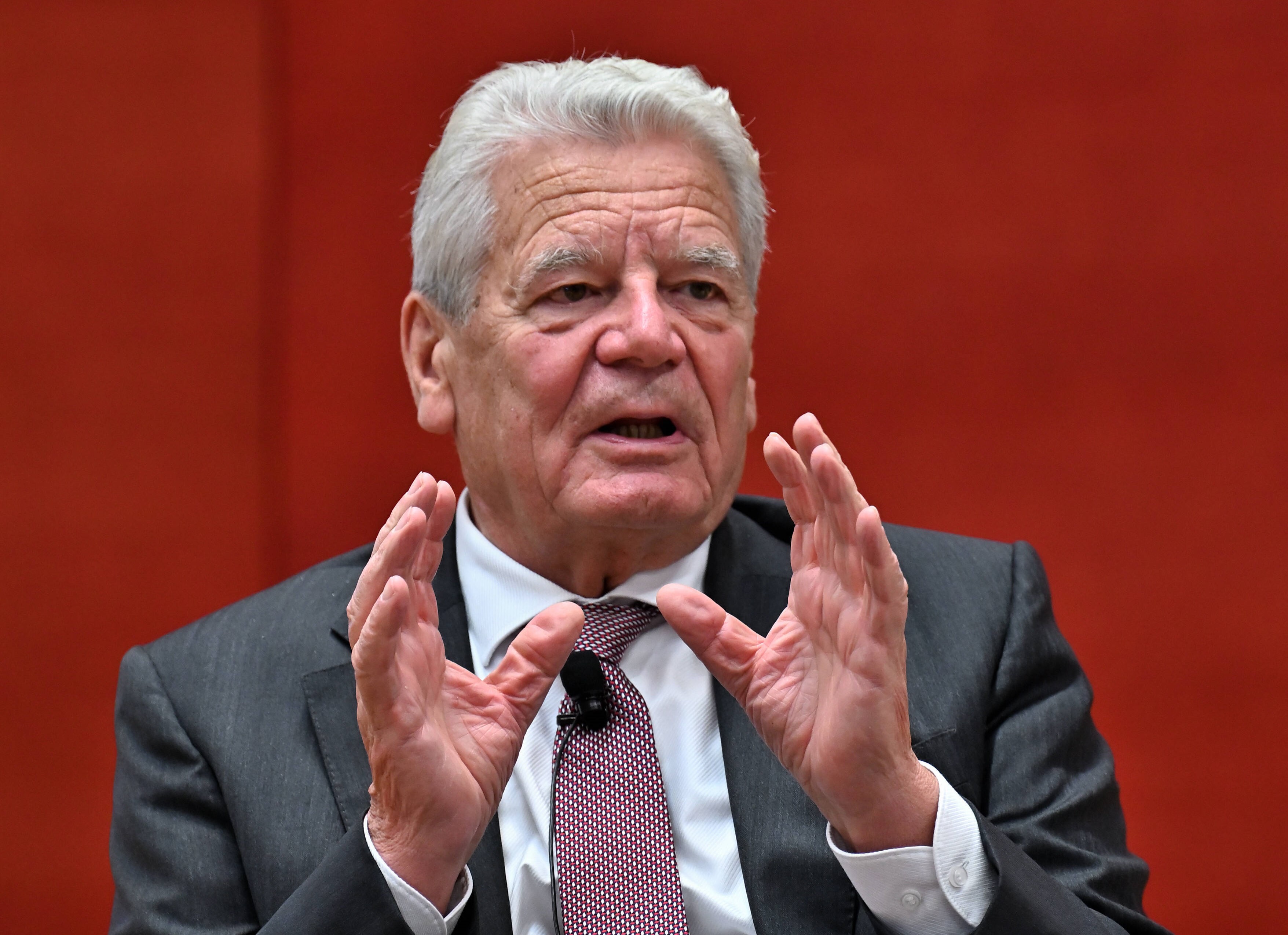 Ex-Bundespräsident Gauck zeigt Steinmeier wie es geht! Mitreissende Klartext-Rede zur Russlandkrise!