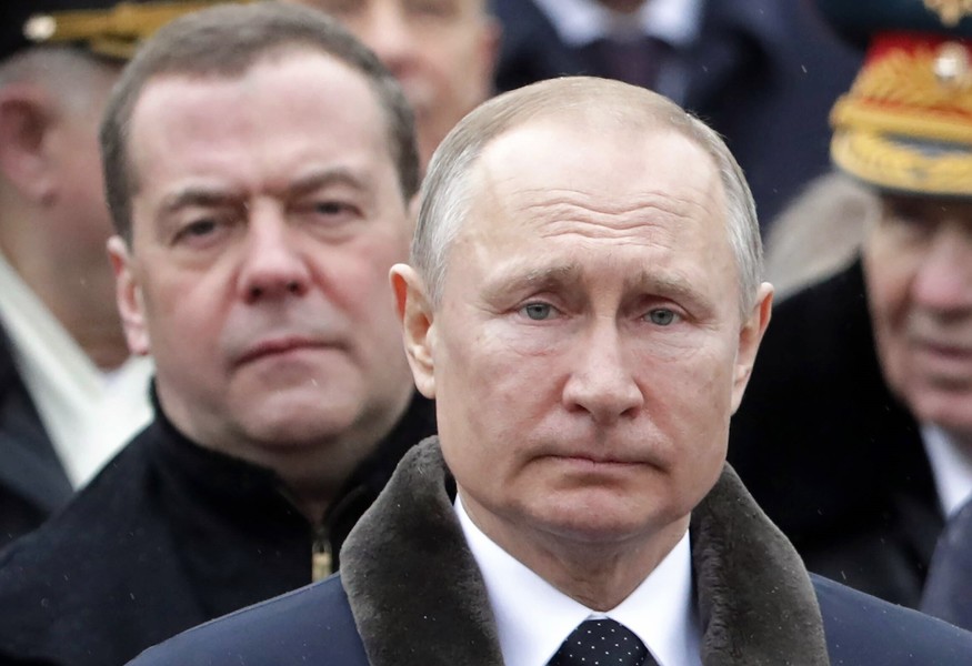 Kapituliert Putin jetzt? Kreml-Elite will aufgeben - Hohe russische Beamte wollen Friedensgespräche!
