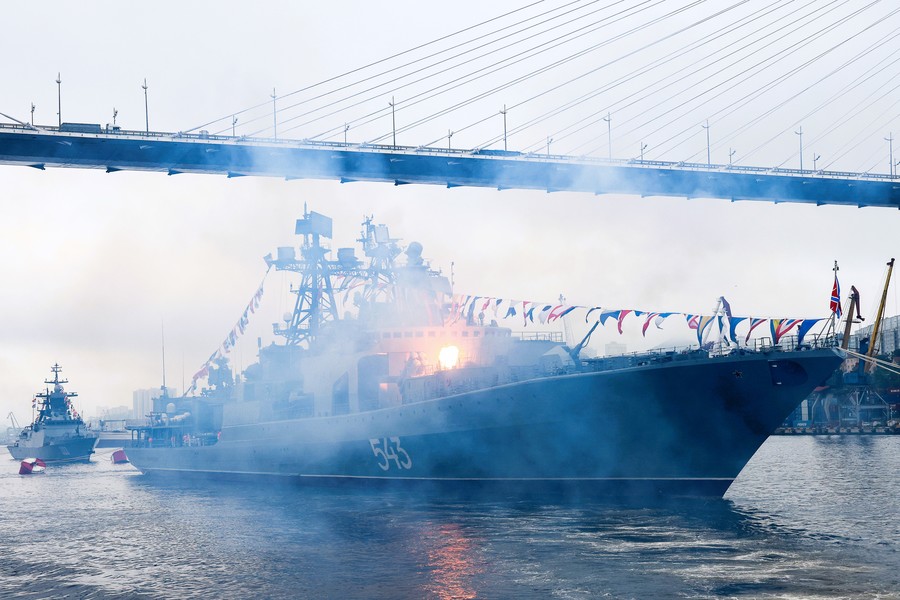 Russische Ostflotte läuft aus! NATO besorgt - sind die Gas- und Bohrinseln bedroht?