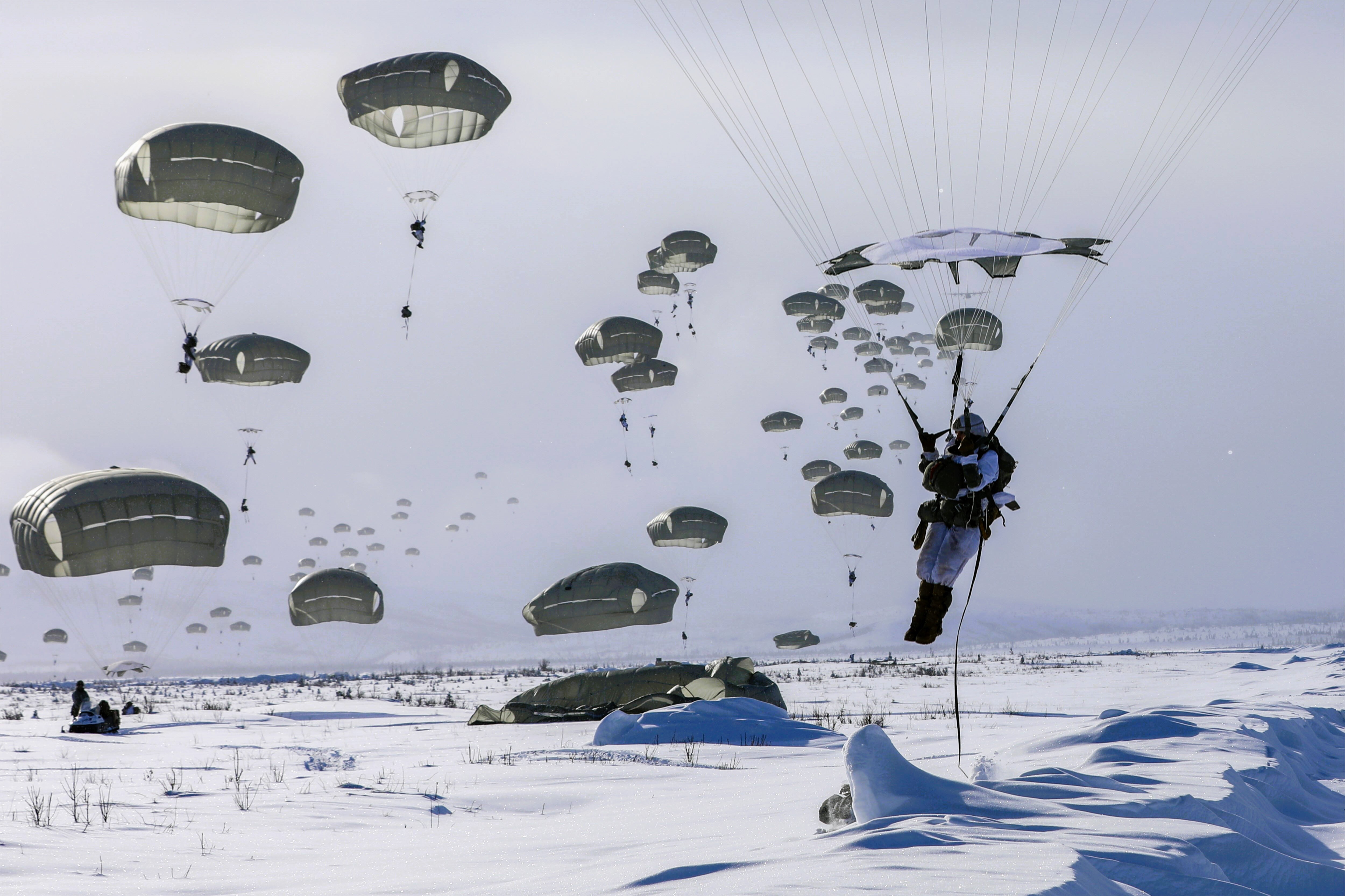 Russland verlegt Fallschirmjäger in den Donbass! Droht eine neue Invasion?
