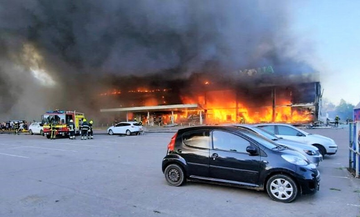 Schock für Wladimir Putin - Russisches Einkaufszentrum steht in Flammen - Mysteriöse Brandserie in Russland