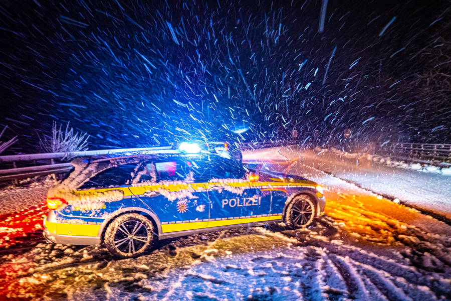 Chaos auf der Autobahn! Schnee führt zu vielen Unfällen - lange Staus