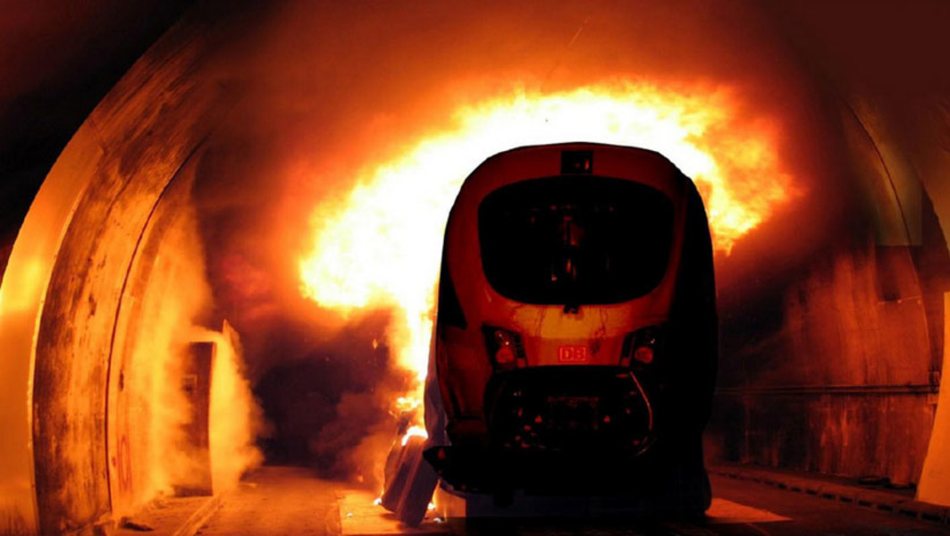 Brennende Lokomotive rast führerlos durch die Nacht! Spektakulärer Zwischenfall in Oberbayern!