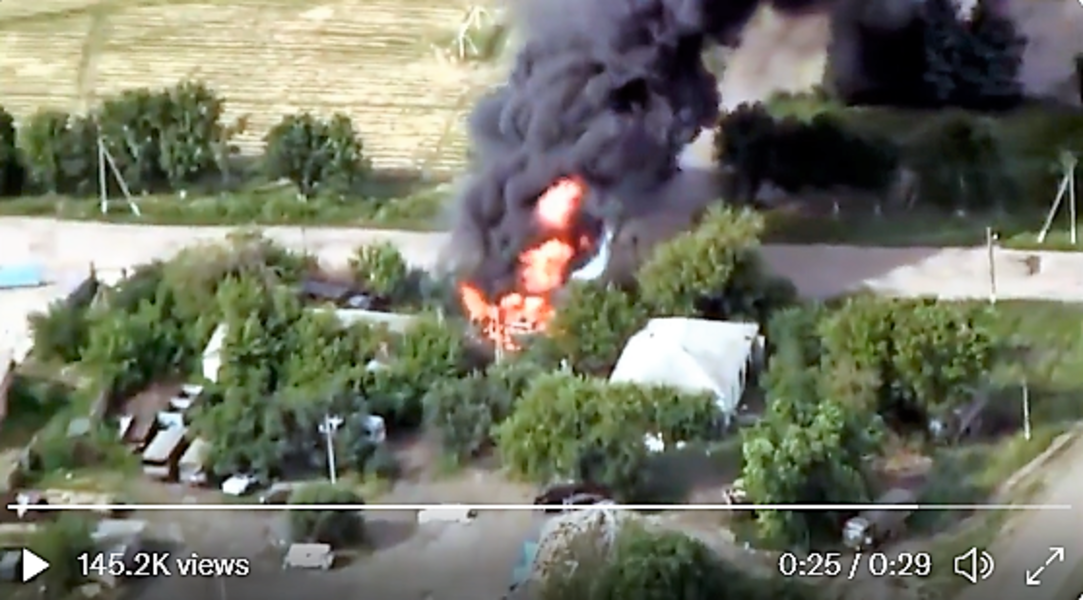 Explosion! Russische Kaserne zerstört - Putin verliert 100 Soldaten auf einen Schlag!