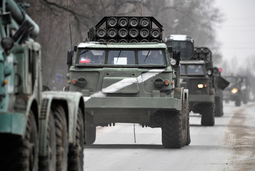 Sturm auf Kiew zum Jahrestag des Kriegsbeginns? Putin zieht riesige Verbände zusammen und hortet Munition!
