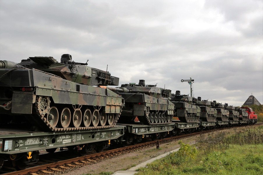 Mysteriöser Güterzug mit Panzern steht seit Tagen in Deutschland – Bürger sind besorgt - wohin gehen die Waffen?