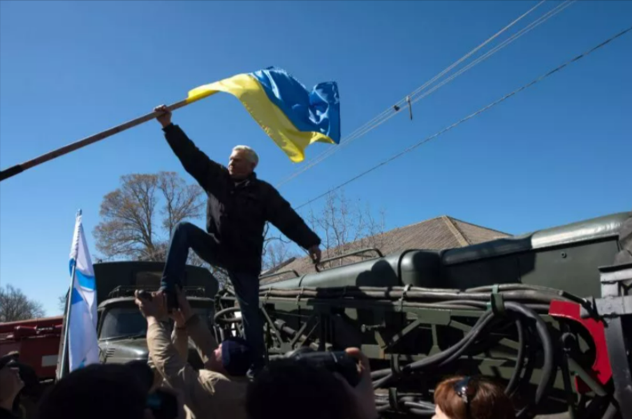 Die ukrainische Fahne weht wieder über der Krim!