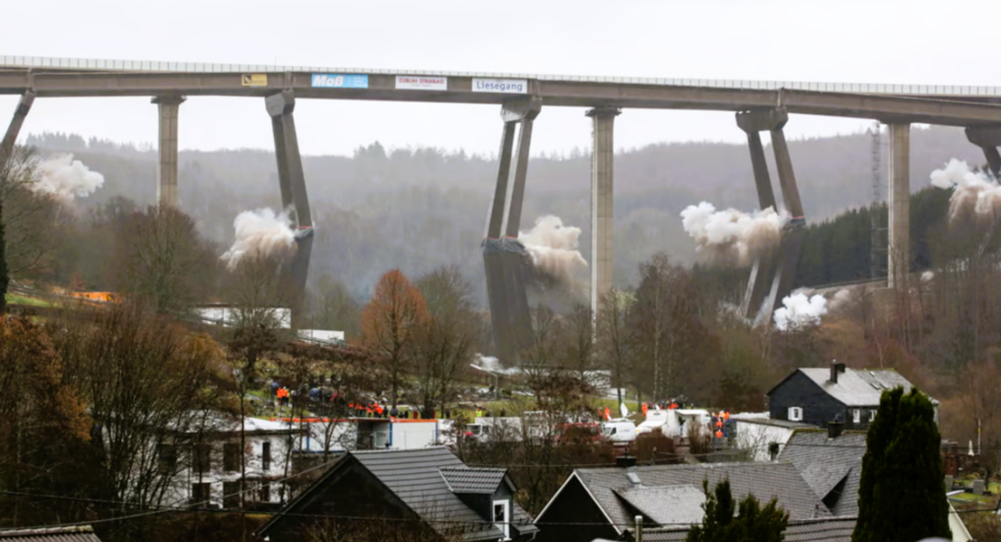 EILMELDUNG🔥 Talbrücke nahe Autobahn gesprengt! Autobahn vorübergehend gesperrt!