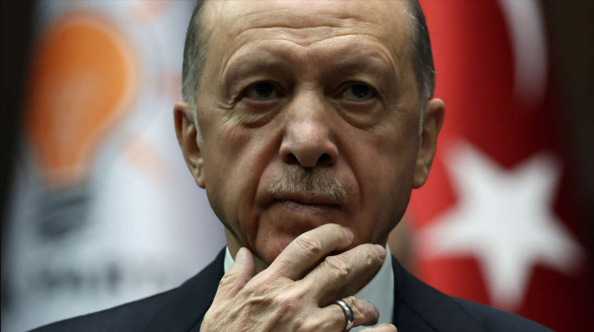 Herzinfarkt bei Erdogan! Präsident in kritischem Zustand? Regierung dementiert die Berichte!