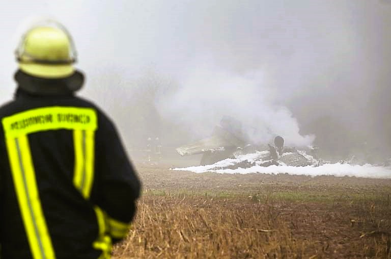 Flugzeugabsturz am Vatertag! Tödlicher Absturz über Deutschland in der Nähe eines Flugplatzes