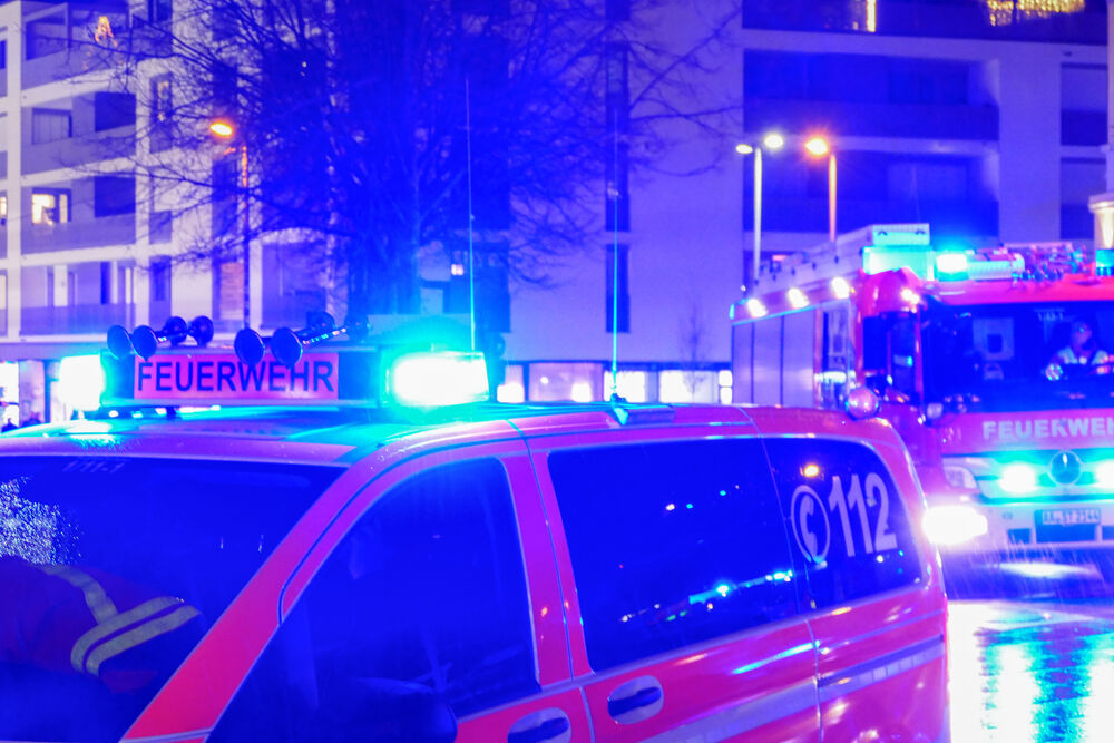 Schrecklicher Unfall auf Bundesstraße - ! 23-jähriger Autofahrer tot, Kinder schwer verletzt!