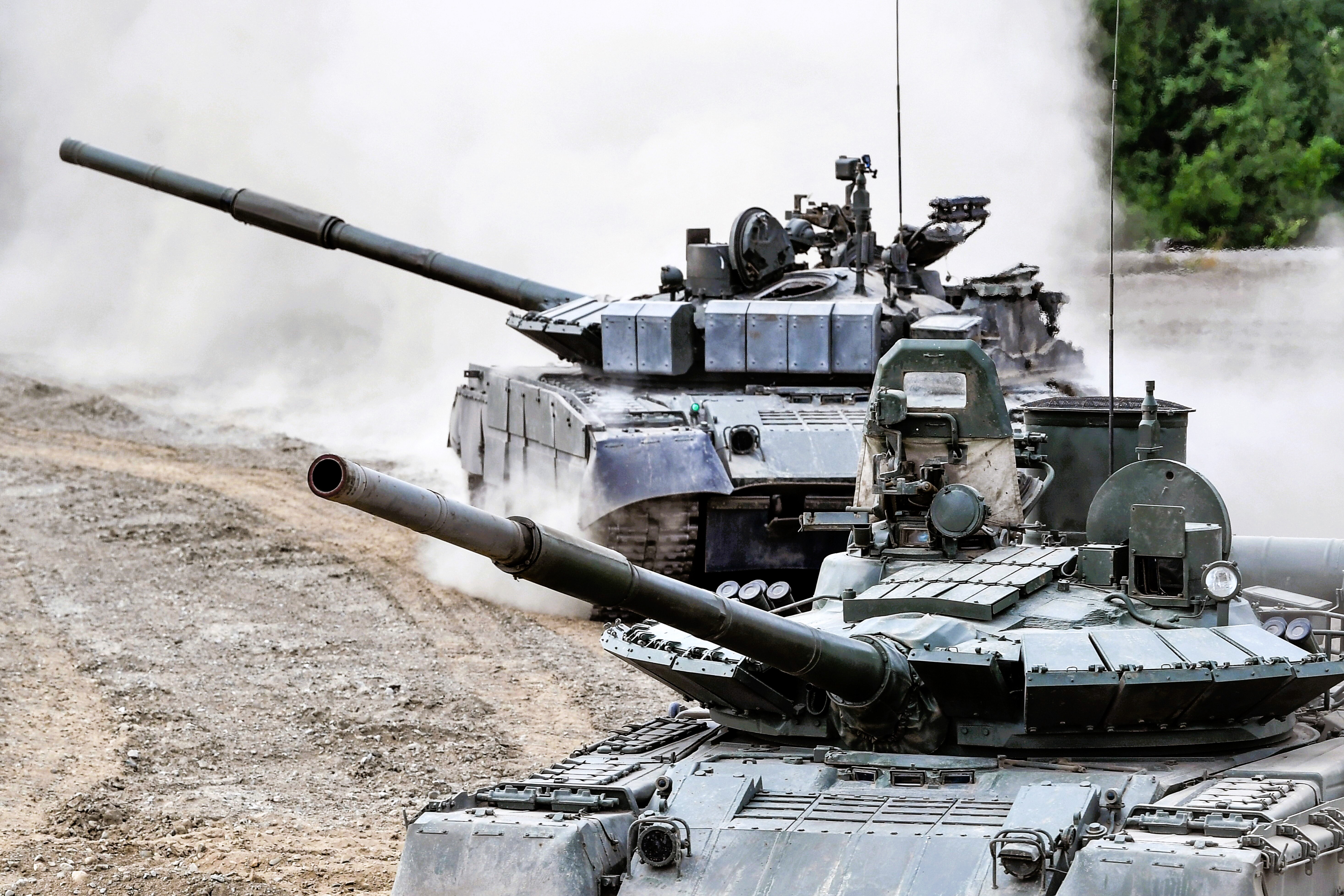 NATO schlägt Alarm! Tausende russische Panzer stehen bereit! Wagt Russland wirklich den Angriff?