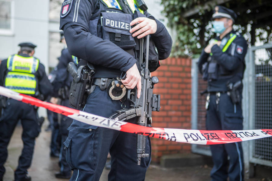Hamburg: Schüsse auf Schwangere! Projektile durchschlagen Wohnungstür - Täter ein Rechtsradikaler