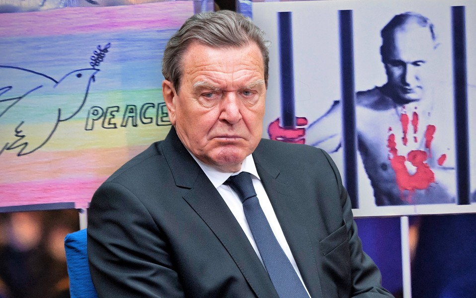 Die SPD schmeißt Schröder raus! Nach Russen-Skandalen - Der Altkanzler soll draußen bleiben!