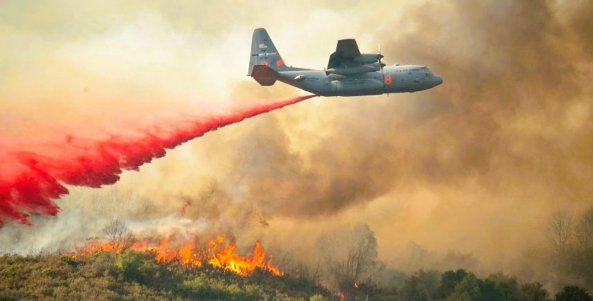 Feuer am Brocken! 100 Menschen evakuiert - Waldbrand tobt im Harz! Löschflugzeuge starten!