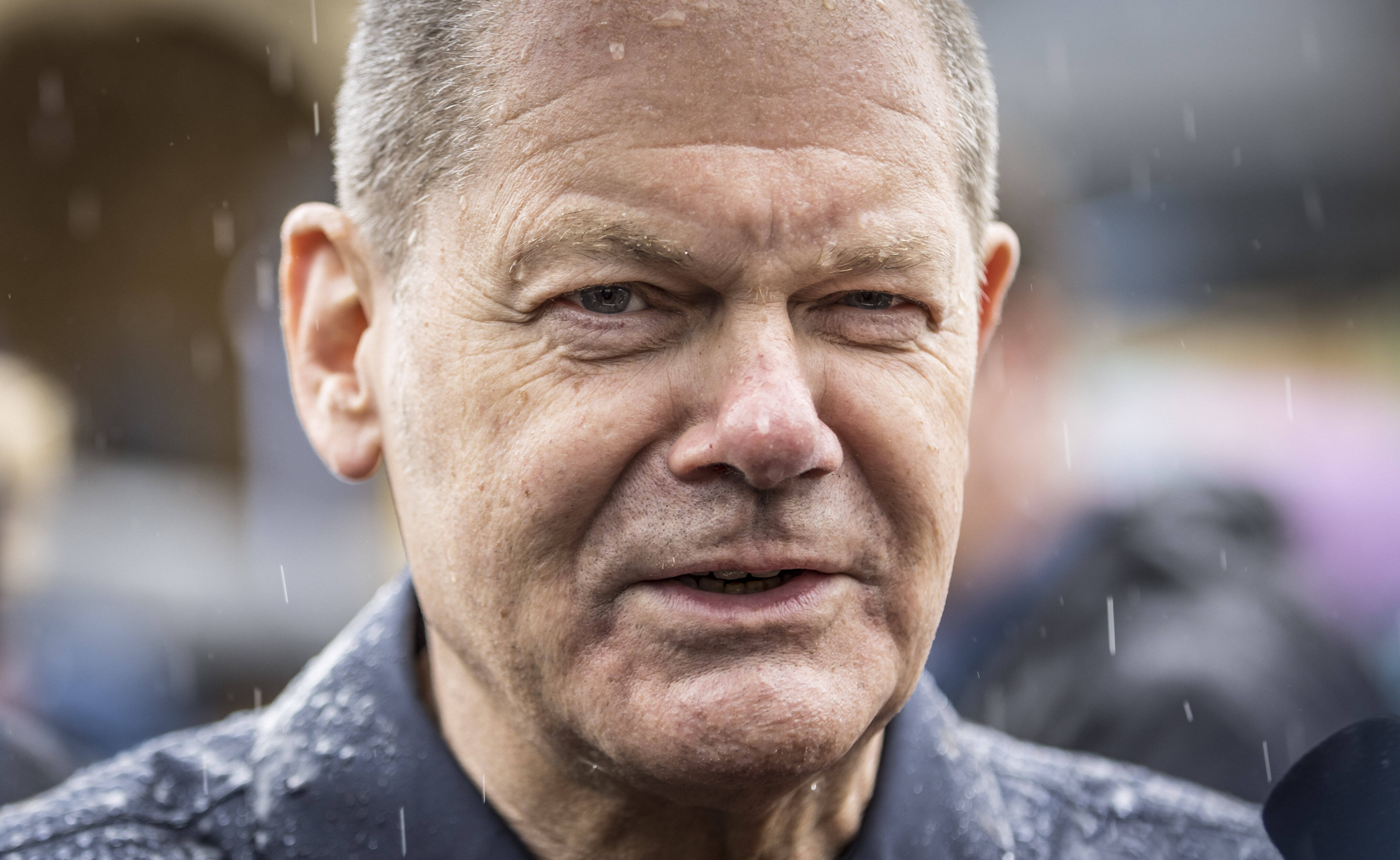 Olaf Scholz mit Augenklappe! Erste Fotos nach Sport-Unfall veröffentlicht!