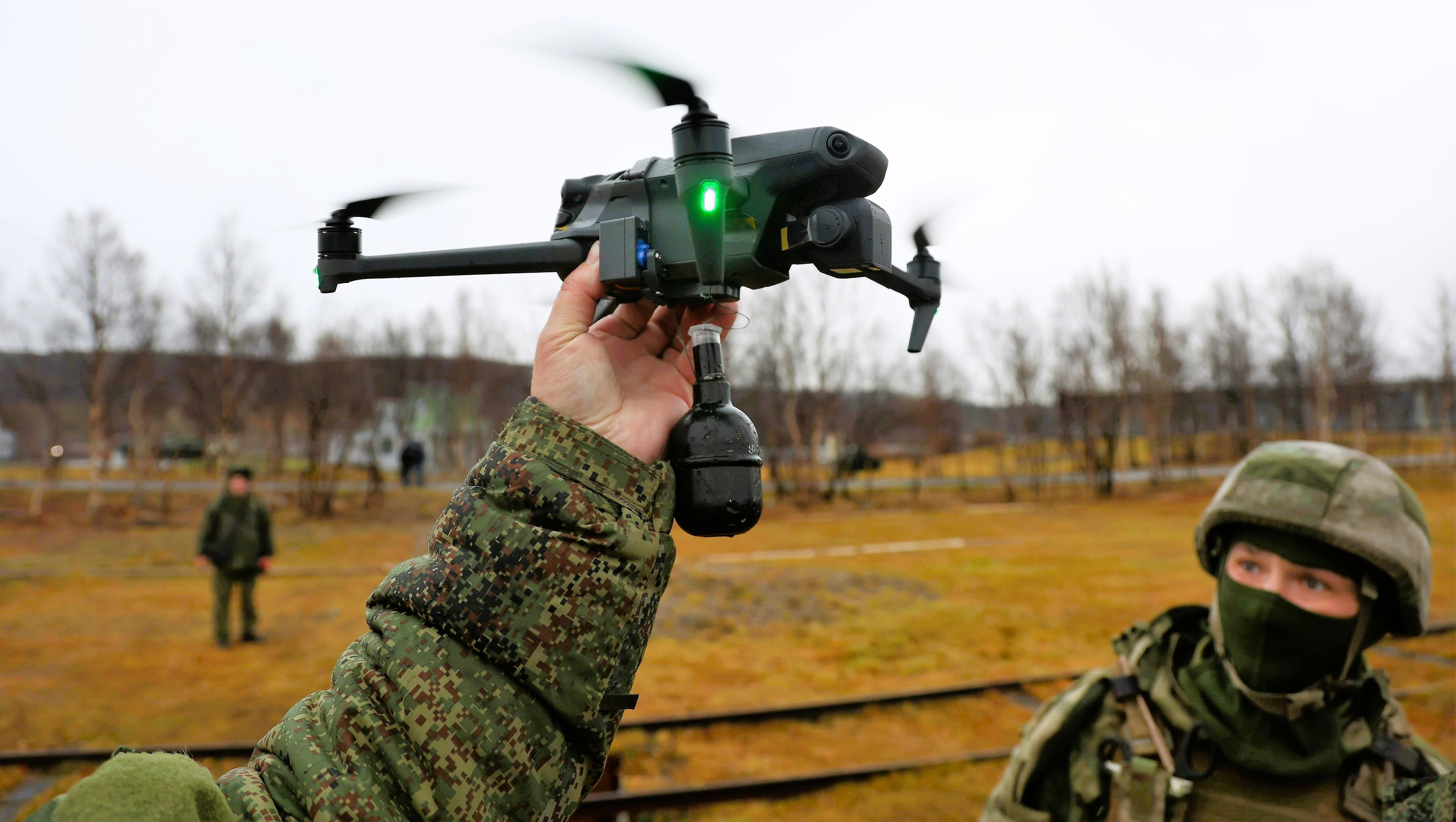Russische Truppen in Angst - Ukrainische Spezialeinheit jagt Putins Elite-Einheiten mit Drohnen