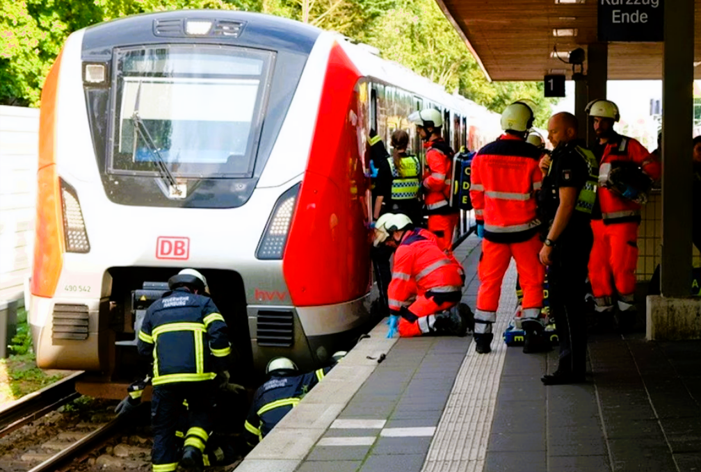 S-Bahn erfasst Kinderwagen - Baby schwer verletzt! Polizei ermittelt gegen die Mutter!
