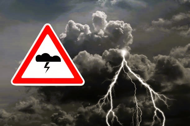 Amtliche Unwetterwarnung für Dienstag! Meteorologen warnen: starker Regen, Gewitter und Überflutungen möglich!