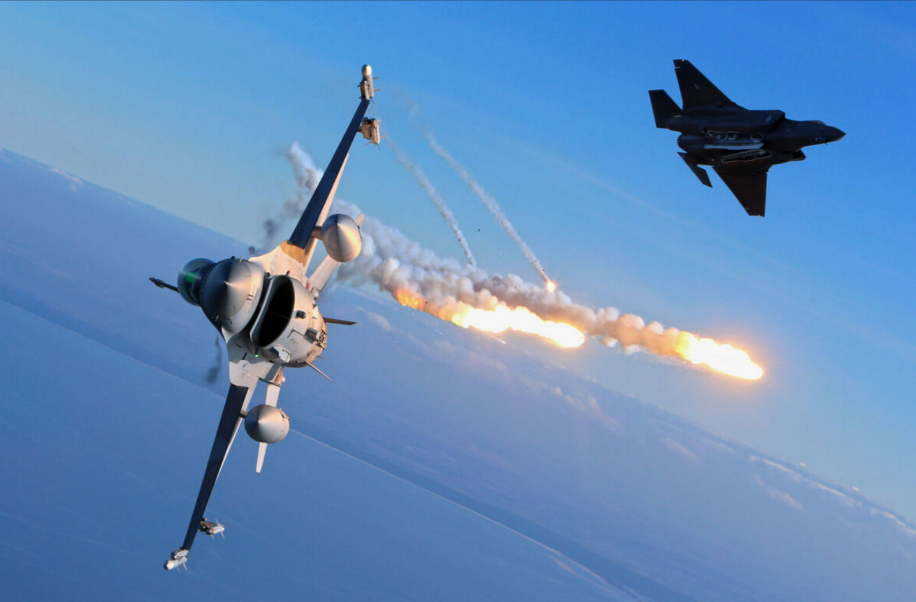 Alarmstufe-Rot! Russischer Pilot feuerte Rakete auf britisches Flugzeug ab - droht jetzt ein Krieg mit der NATO?