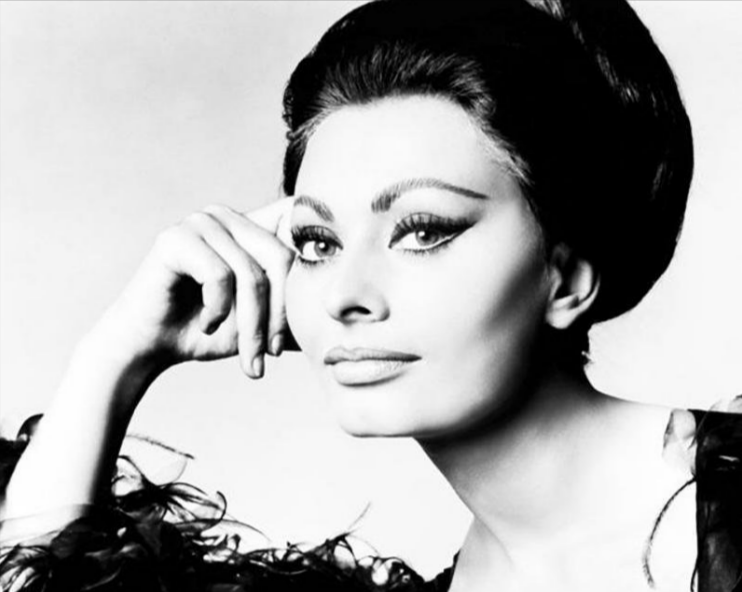 Traurige Neuigkeiten: Hollywood-Ikone Sophia Loren nach dramatischem Sturz ins Krankenhaus eingeliefert!