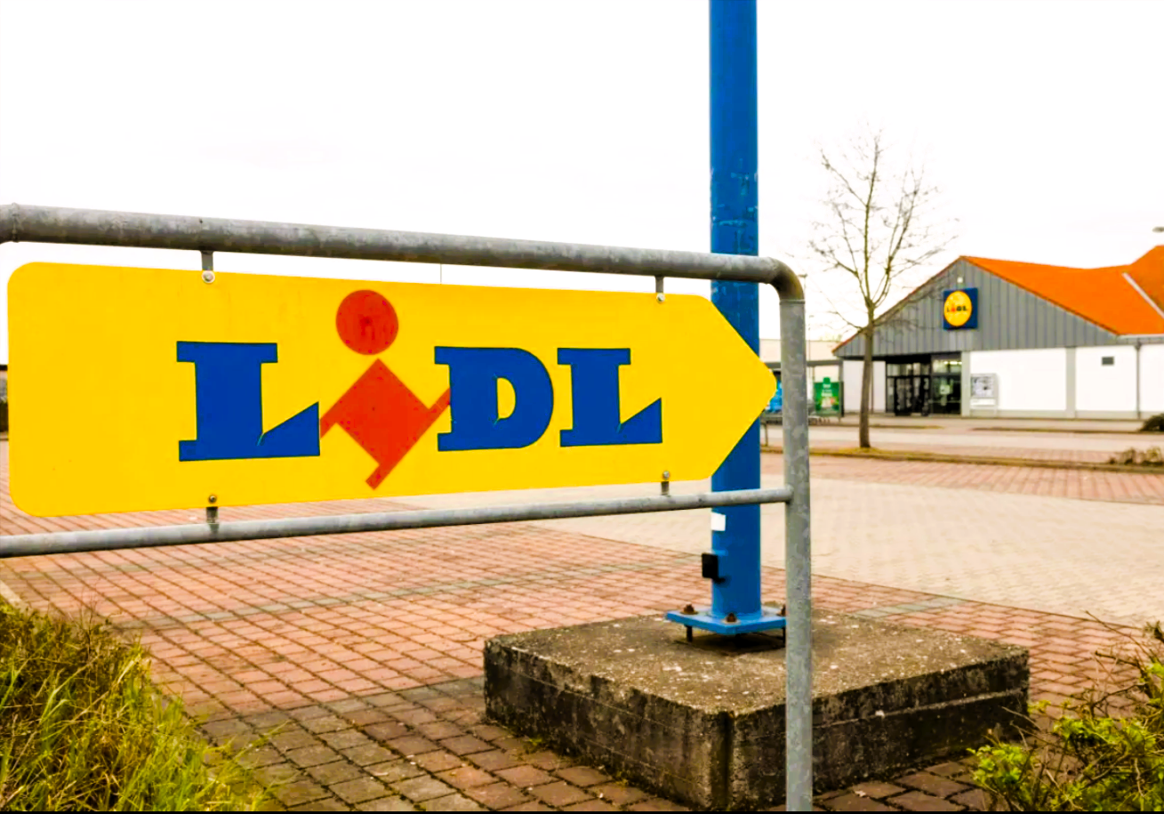 Angriff Im Supermarkt: Bewaffneter Mann Verletzt Mehrere Kunden In Lidl ...