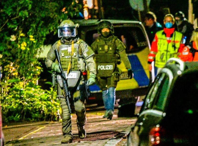 Breaking News: Tödliche Entdeckung in Wohnhaus – Sprengung und Soforteinsatz der Polizei!