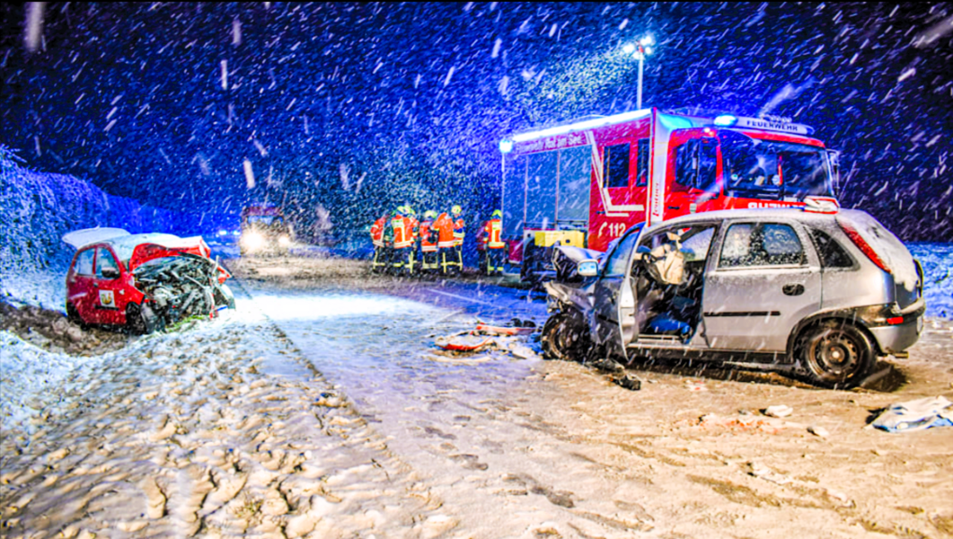3 Menschen sterben bei tödlichem Unfall auf der Bundesstraße - Eisglätte und Schnee bringen Chaos auf die Straßen!