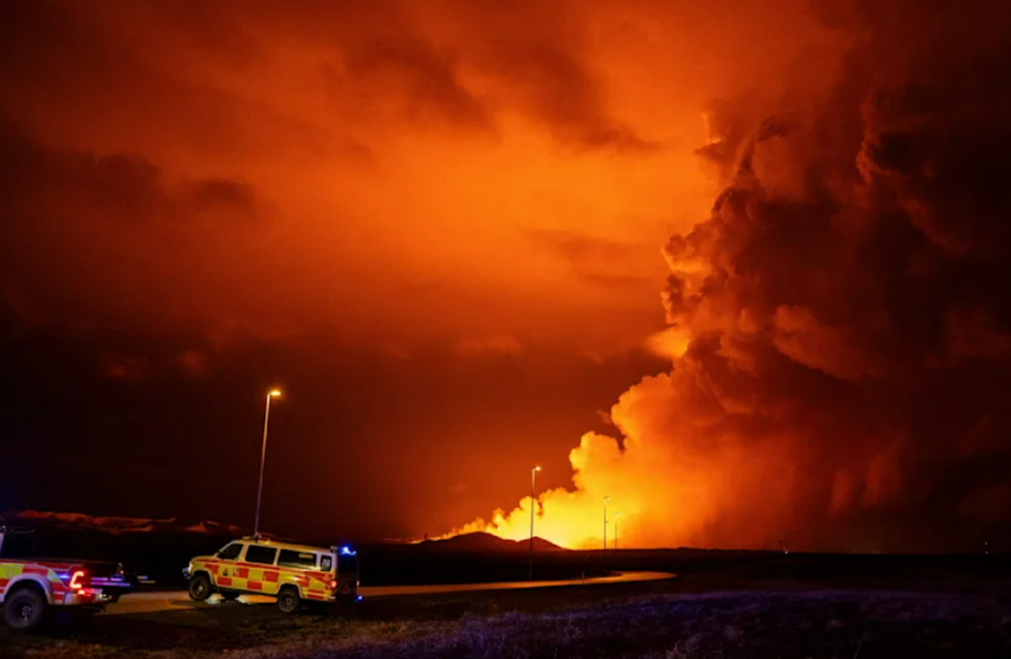 Vulkanausbruch mitten in Europa! Behörden evakuieren Umgebung, Lava brodelt aus dem Krater
