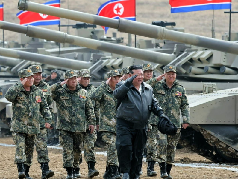 Krieg in Korea?! Diktator Kim Jong-un lässt Nordkoreas Soldaten Panzerangriff auf Südkorea proben