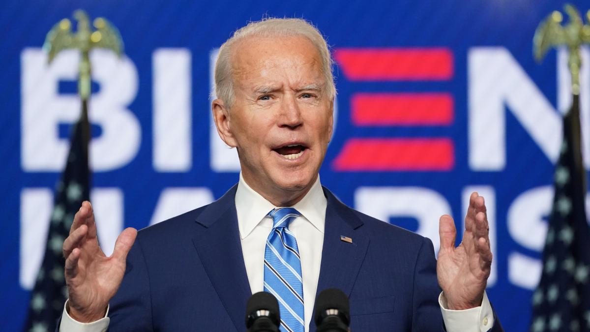 Biden Confronts Putin and Defends Ukraine, Labels Trump as a Threat to Democracy