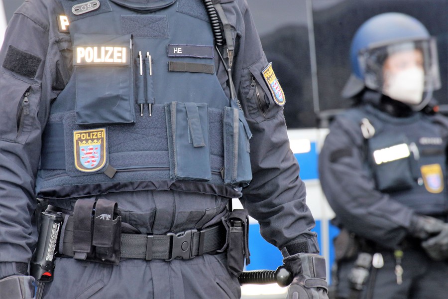Vor dem Start der Fußball-EM in Deutschland - Islamistische Terroristen drohen mit Anschlägen 