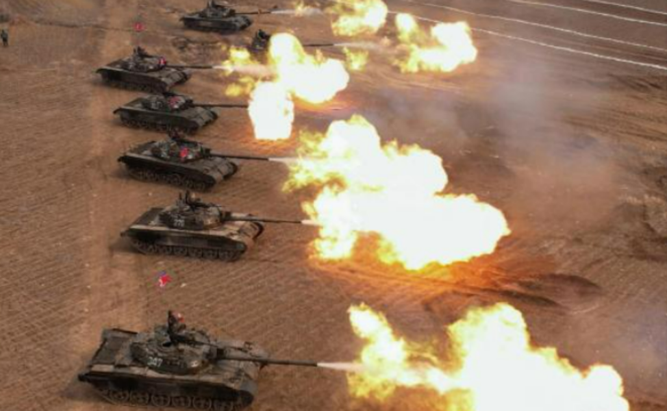 Massiver russischer Panzerangriff bei Donezk - Putins Schergen werfen fast 50 Panzer gleichzeitig in die Schlacht