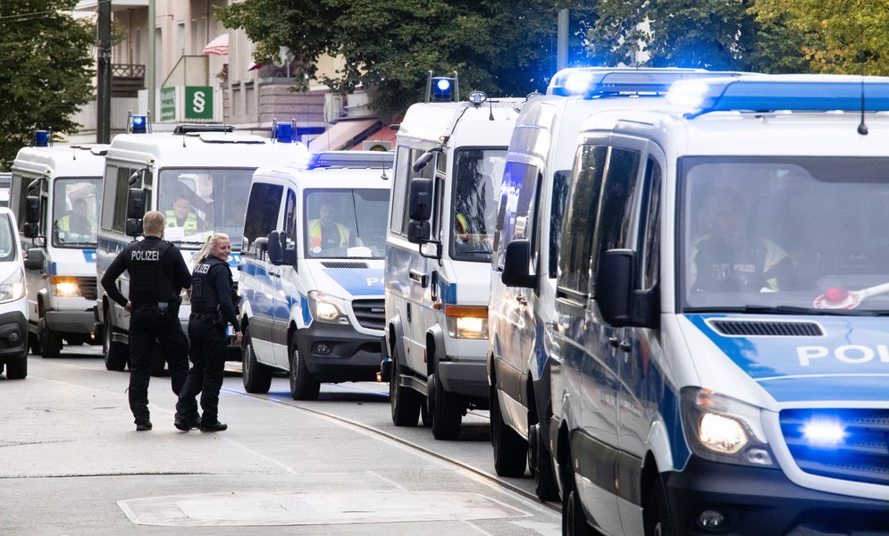Bombenalarm in Halle! Schlimmer Vorfall - Rassist löst Bombenalarm aus - Erinnerungen an Anschlag auf Synagoge werden wach