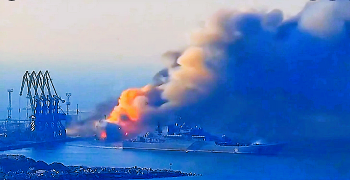 Russisches Kriegsschiff in Kaliningrad außer Gefecht gesetzt - Ukraine offenbar für Brand verantwortlich