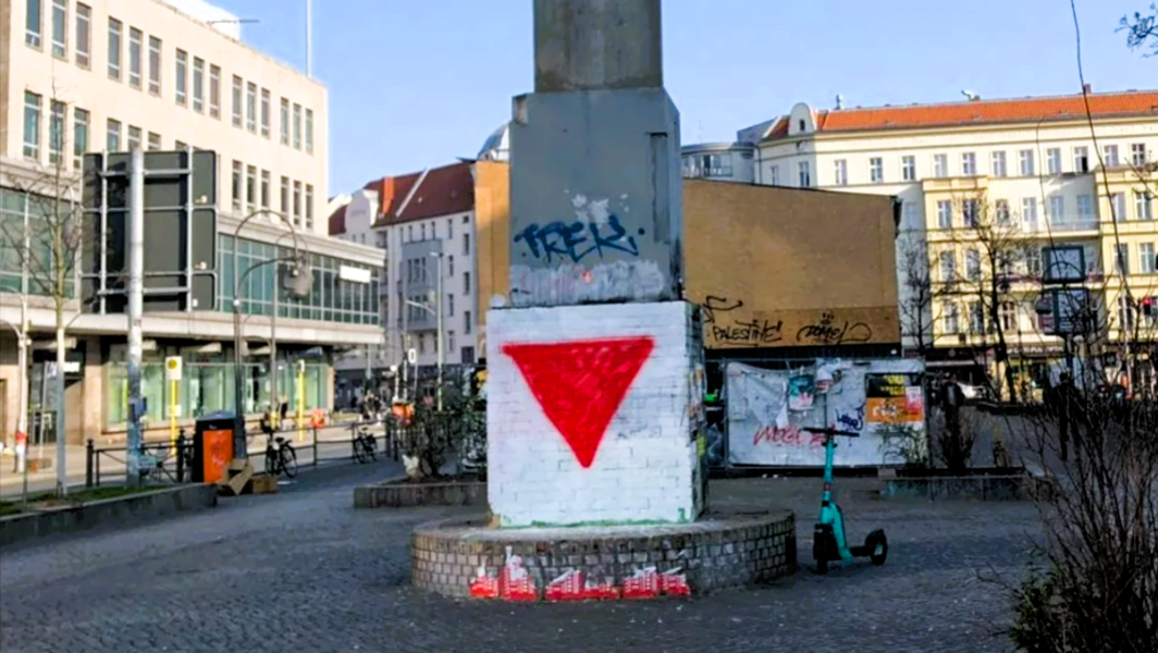 Terrorzeichen in Berlin entdeckt! Hamas platziert mysteriöse Zeichen - Die Bedeutung hinter den roten Dreiecken