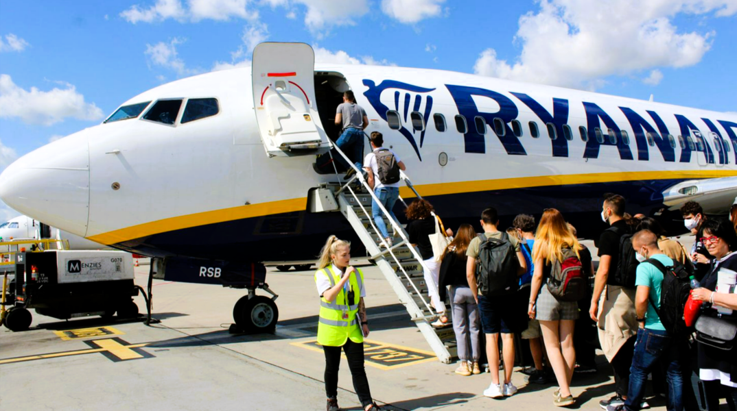 Leiche in Ryanair-Maschine! Tragischer Todesfall in der Luft - Pilot entscheidet sich zur Notlandung