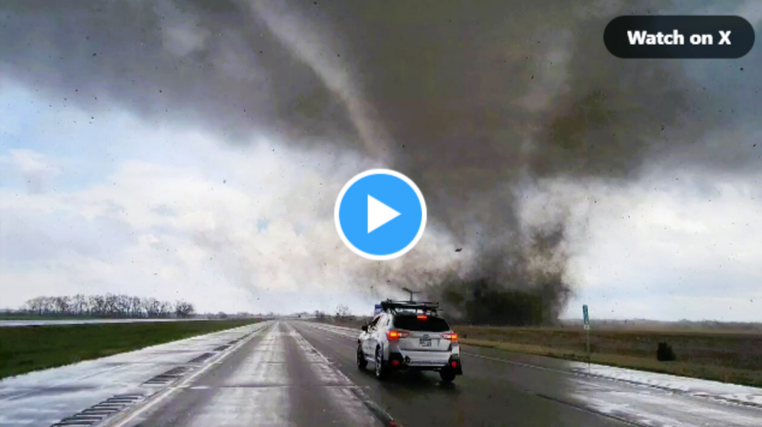 Mega-Tornado rast an Autobahn vorbei - Videoaufnahmen zeigen erschütternde Bilder!