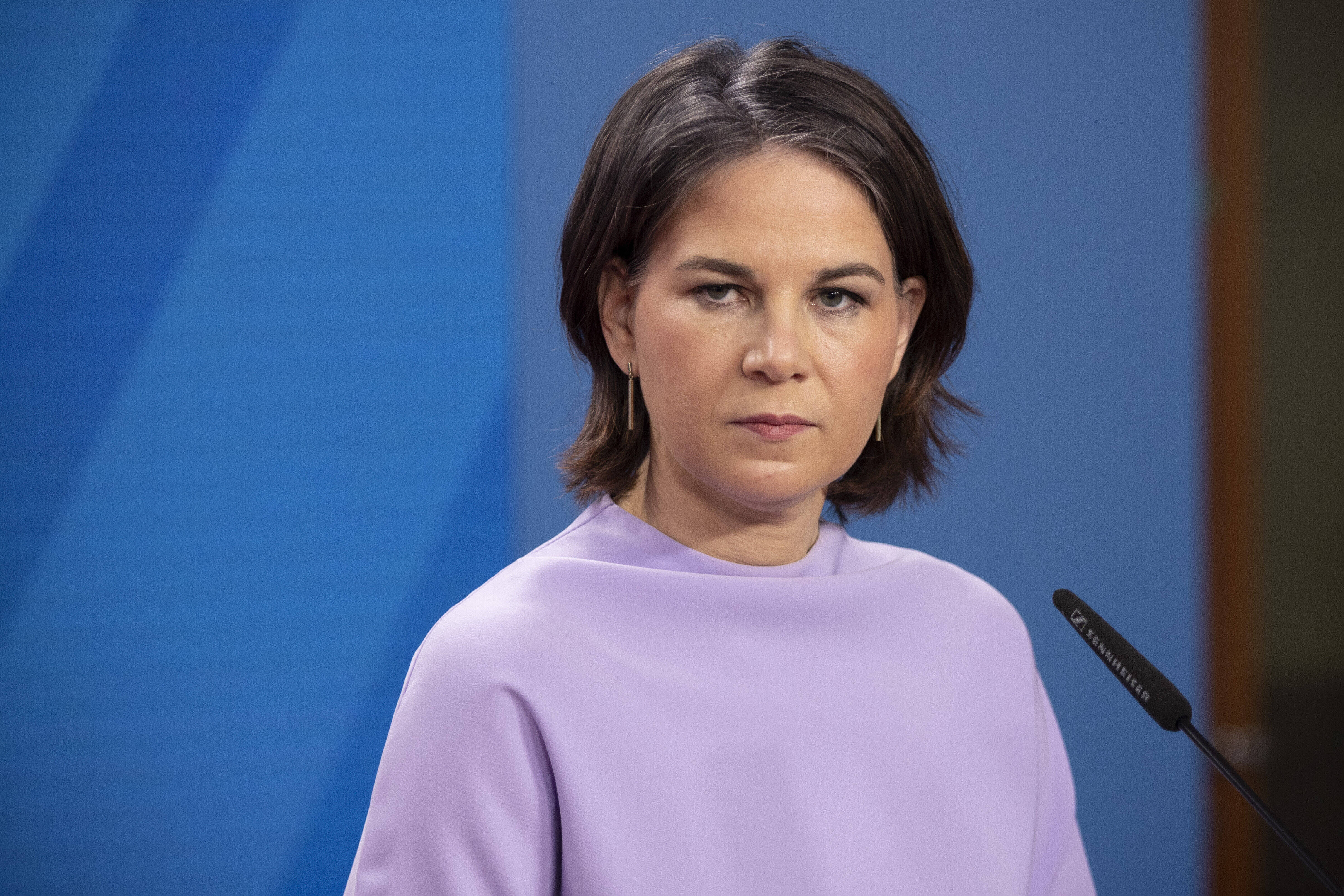 Schallende Ohrfeige für Annalena Baerbock! CDU behaupte: "Sie ist als Außenministerin untragbar"!