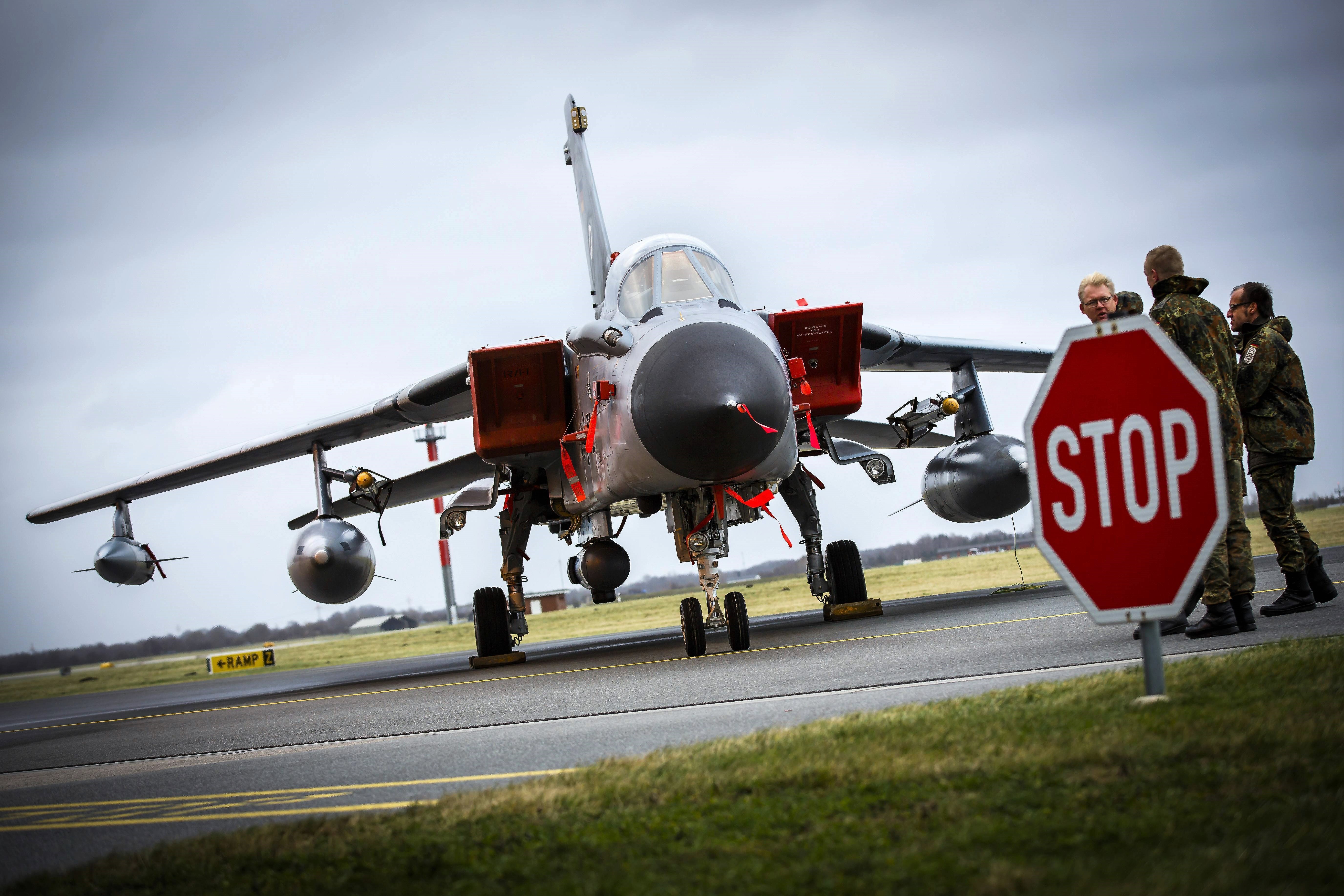 Alarmstart! Russen Bomber über der Ostsee! NATO-Kampfjets müssen Flugzeug abfangen