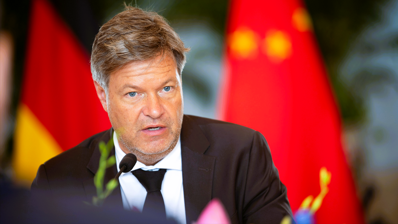 Mutiger Robert Habeck stellt sich gegen China! Klare Kritik bei China-Besuch von Robert Habeck - Wirtschaftsminister erzielt kleinen Erfolg