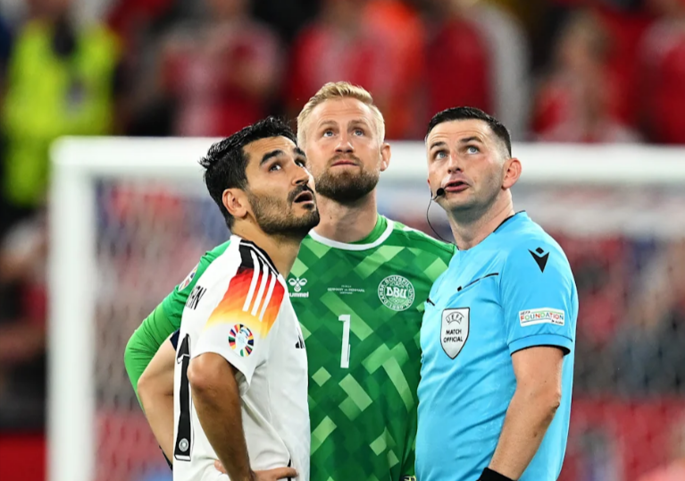 Anschlag auf das Deutschland-Spiel! SEK holt vermummten Mann mit Rucksack vom Dortmund-Stadiondach