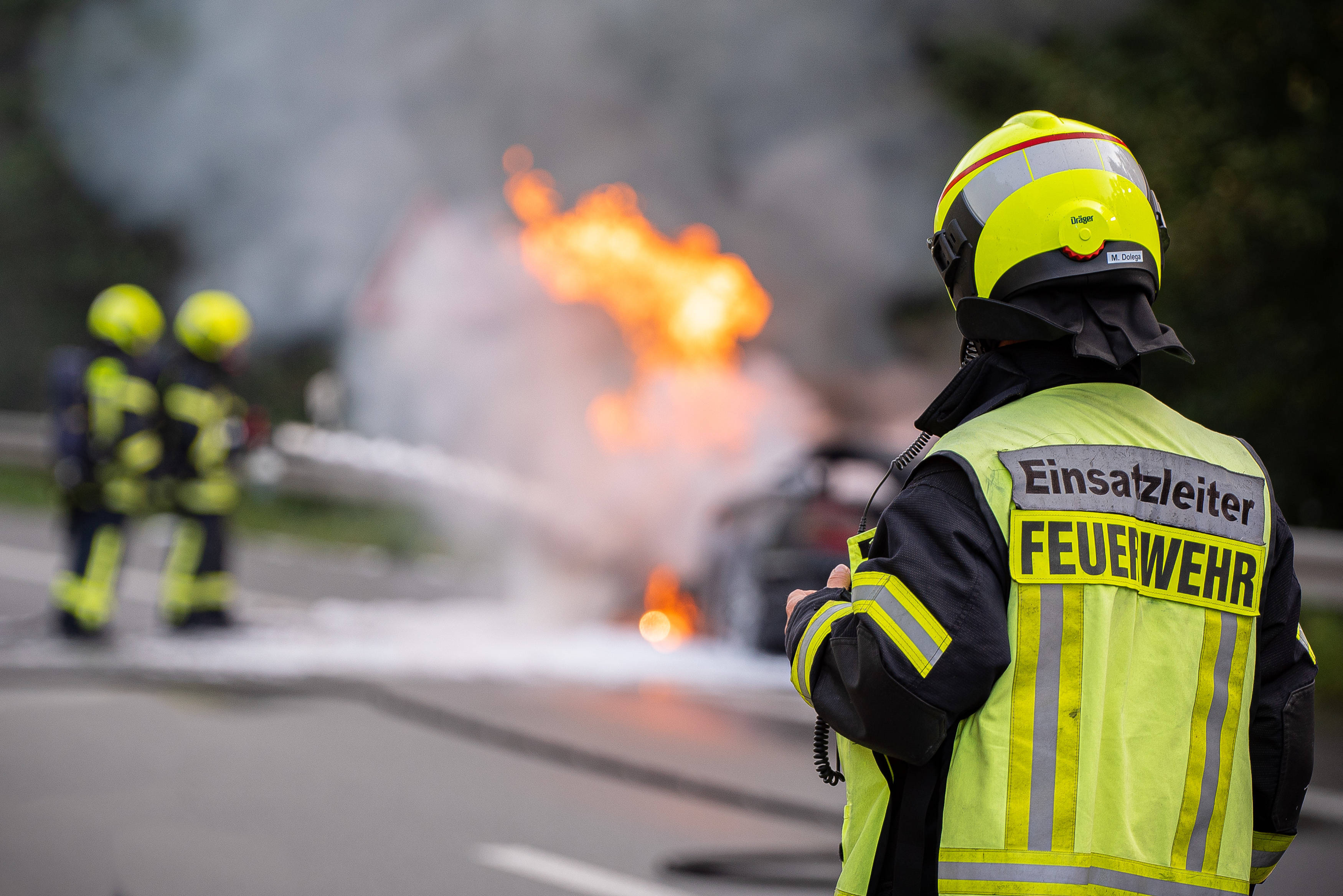 Feuer auf der Autobahn - Löscharbeiten sorgen für Verkehrsbehinderungen!