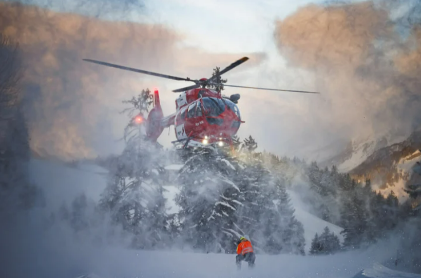 Lebensgefahr! Helikopter rettet deutsche Schulklasse! Schüler und Lehrer im Schnee in den Alpen gefangen