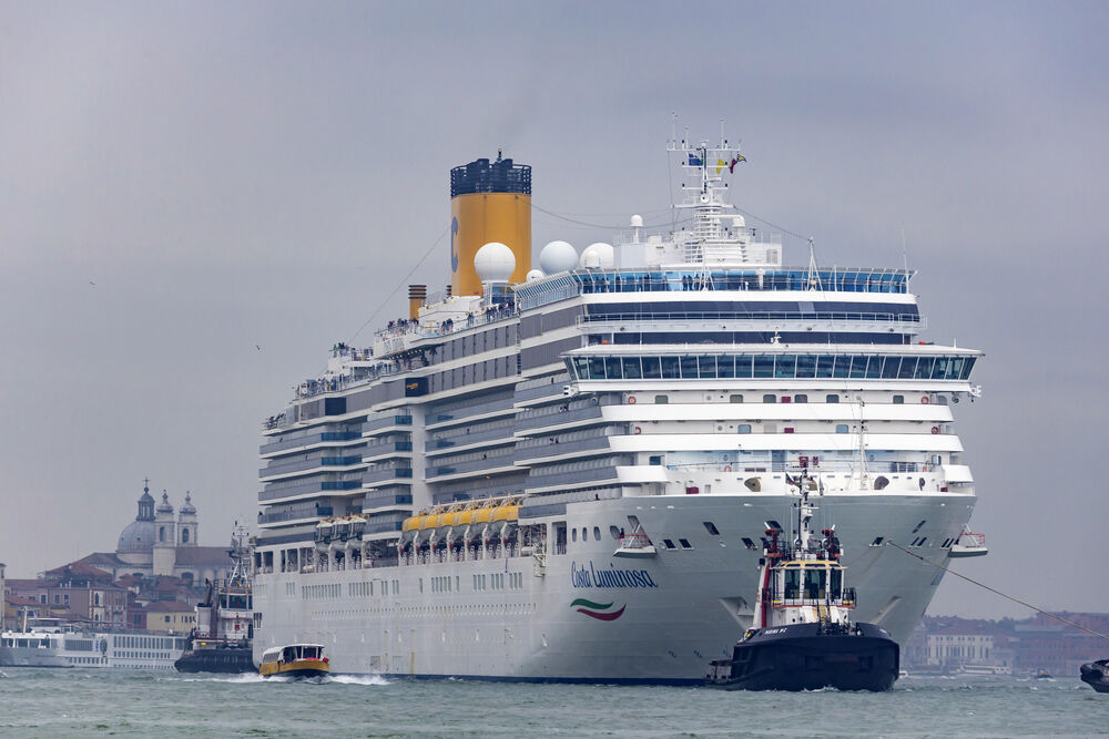 Seuchenausbruch auf Kreuzfahrtschiff - Hunderte Passagiere erkrankt, Traumreise wird zum Albtraum!