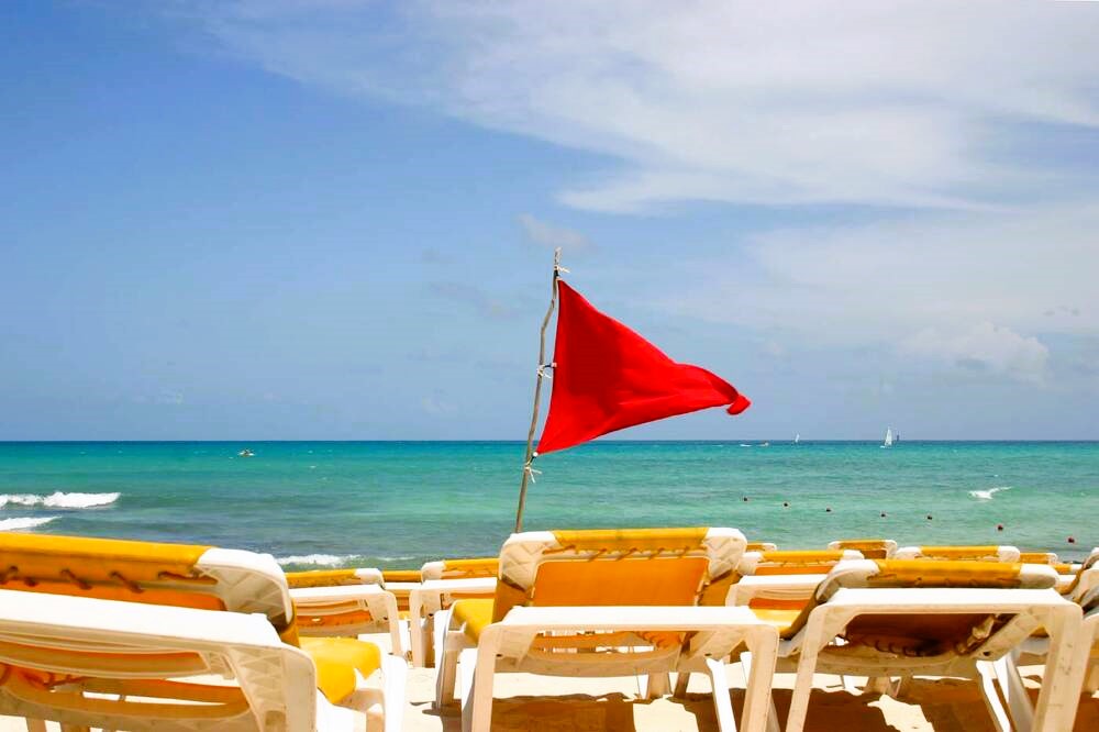 Schüsse am Strand! Panik in beliebtem Urlaubsort - Killerkommando taucht zwischen Urlaubern auf