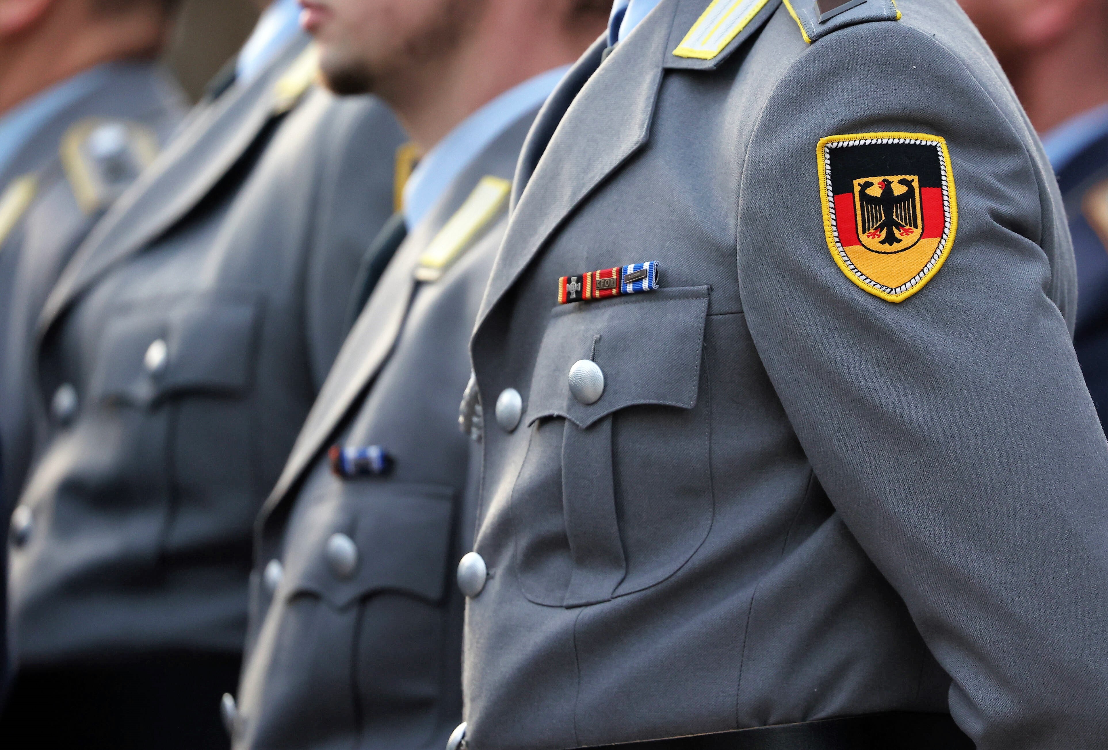 "Alle müssen an die Waffe"! Wehrpflicht in Deutschland - Oberster General der Bundeswehr macht Druck