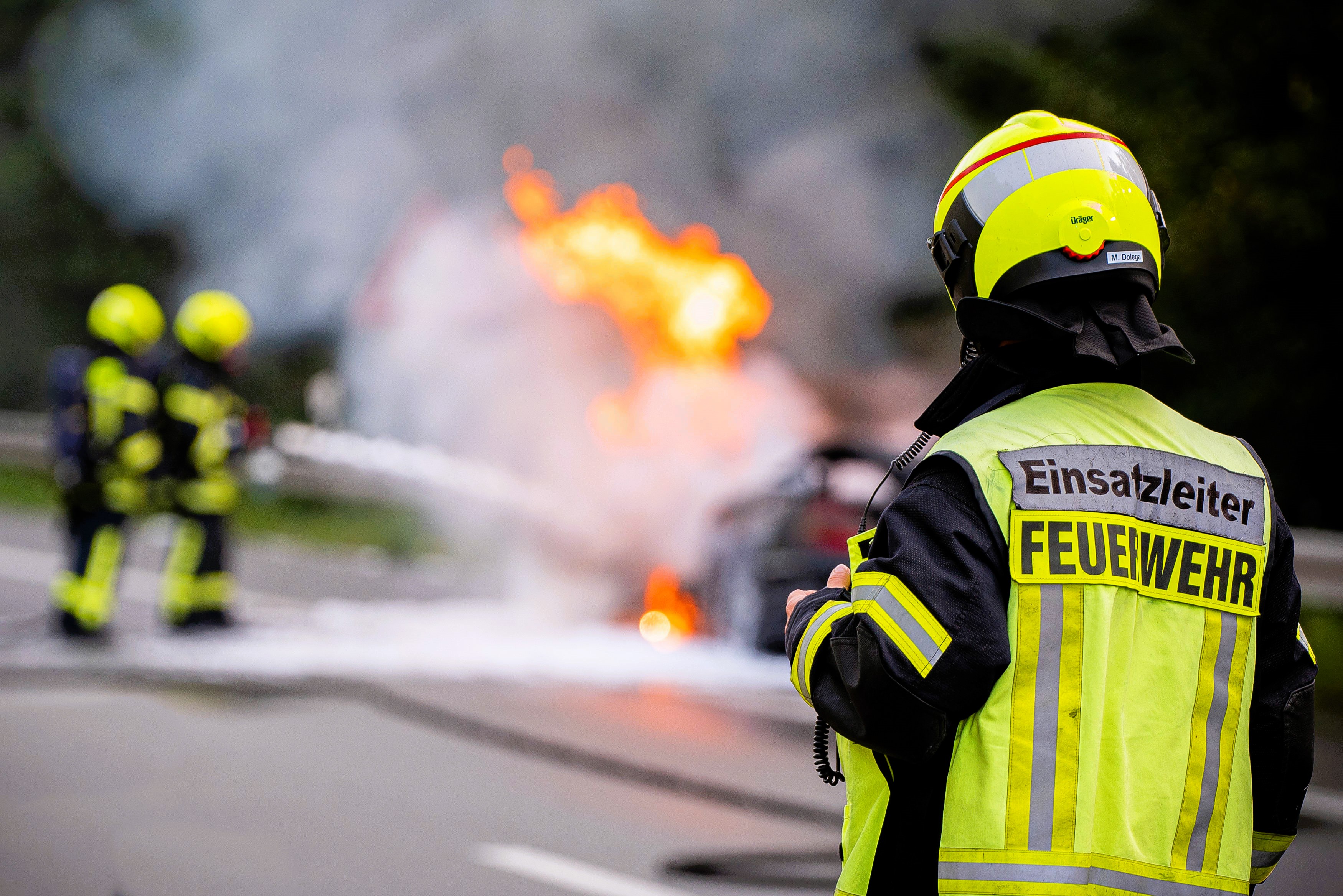 Auto explodiert in Bremen - Handwerker erleidet lebensgefährliche Verletzungen!