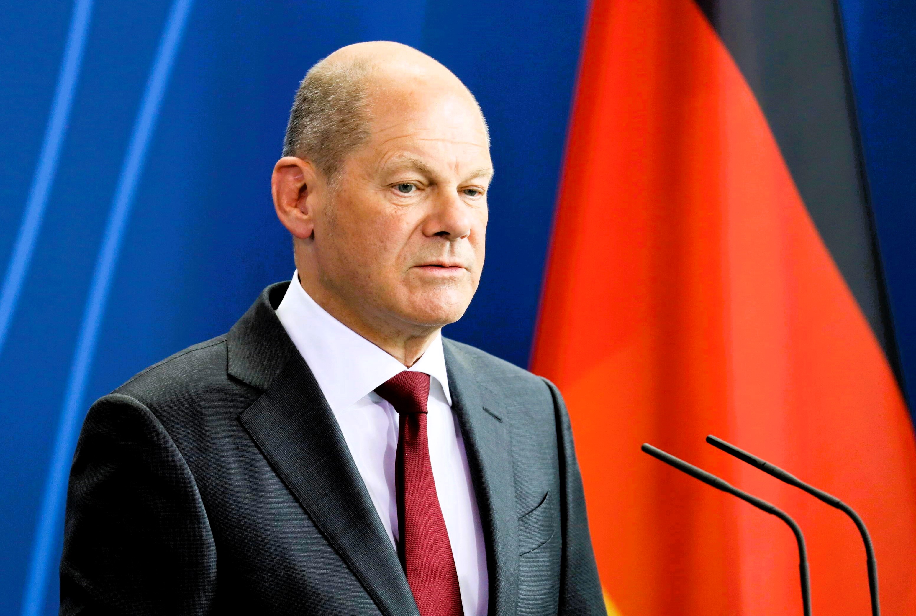 Scholz stürzt völlig ab: Selbst Wagenknecht besser als der Kanzler – Merz und Union triumphieren!