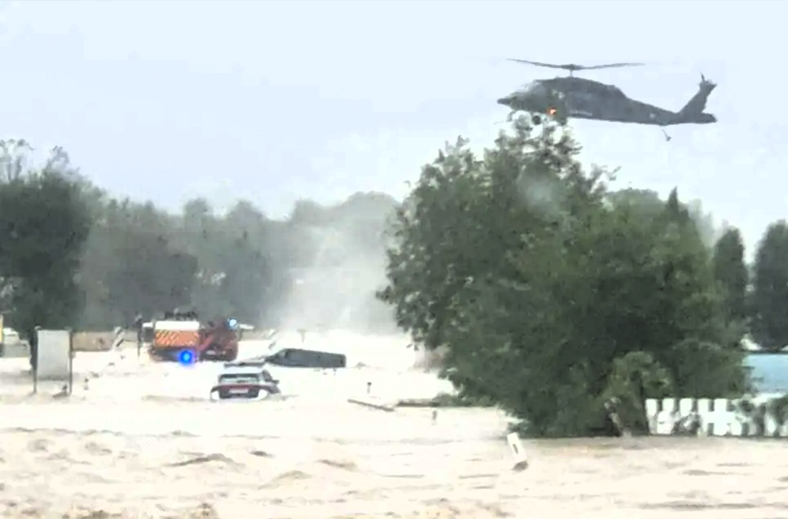 Hochwasser-Wahnsinn geht weiter! Neuer Regen erwartet, Hubschrauber des Heeres im Einsatz, auch Deutschland droht noch mehr!